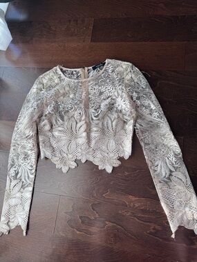 AKIRA Beige Floral Lace Cropped Long-Sleeve Top